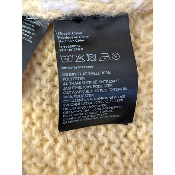 Vintage-Inspired H&M Medium Yellow Sweater White Snowflake Print Medium Winter - Picture 5 of 5